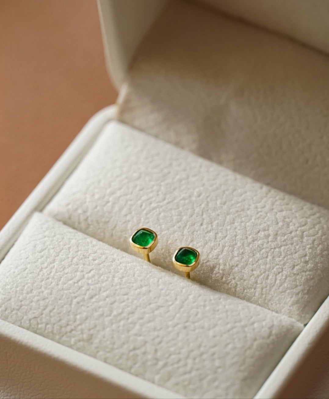 18K Gold Afghan Panjihill Sugar Tower Emerald Stud Earrings